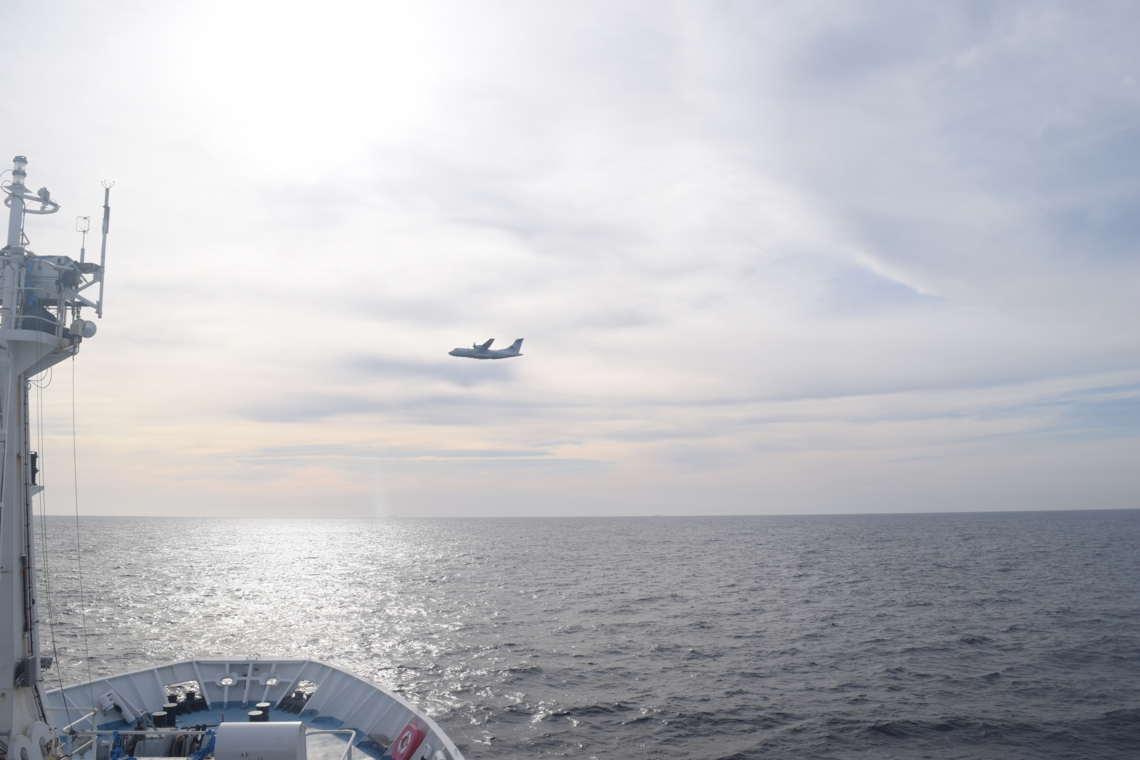 The SAFIRE ATR-42, seen from R/V Atalante
